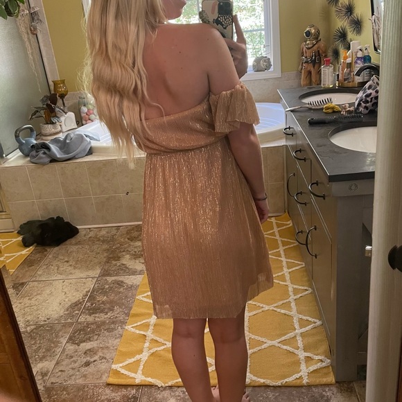 Light pink and gold Kimchi Blue Sz XS Women’s cocktail dress - Picture 4 of 5